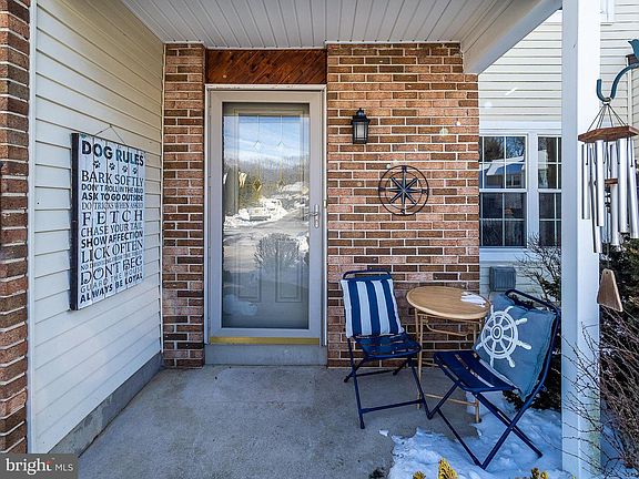 3rd image of 302 Foxwood Ln