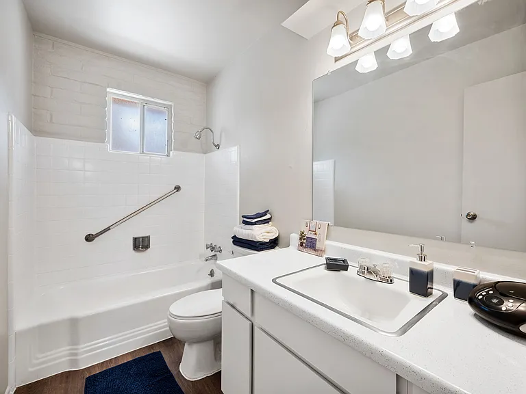 Carleton Terrace Apartments — Photo 12