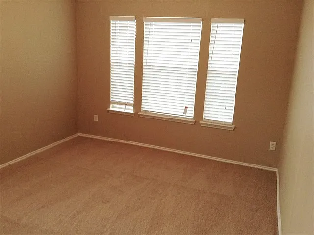 1360 Calvert Dr — Photo 14
