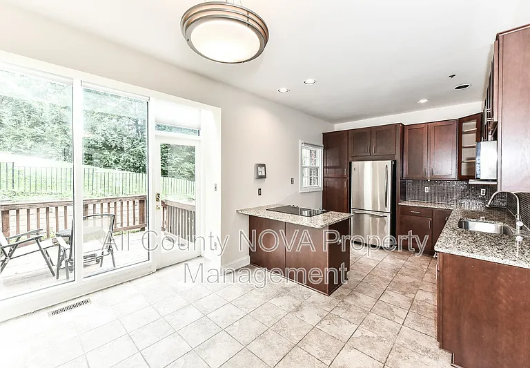 6006 Kelsey Ct — Photo 11