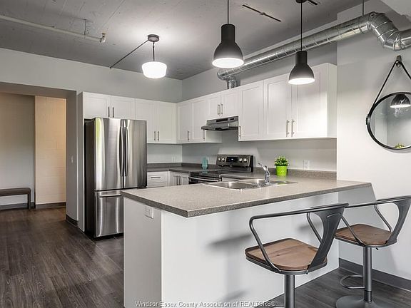 2nd image of 2109 Ottawa St #404