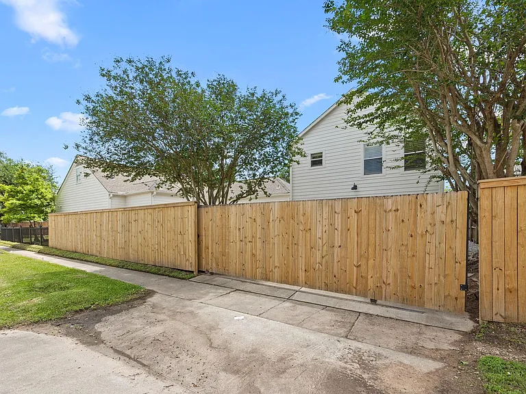 945 Dorothy St — Photo 3