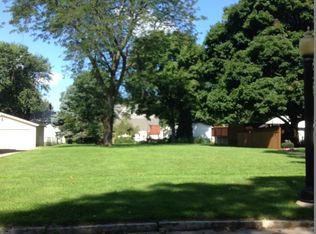 1050 Bateman St, Galesburg, IL 61401