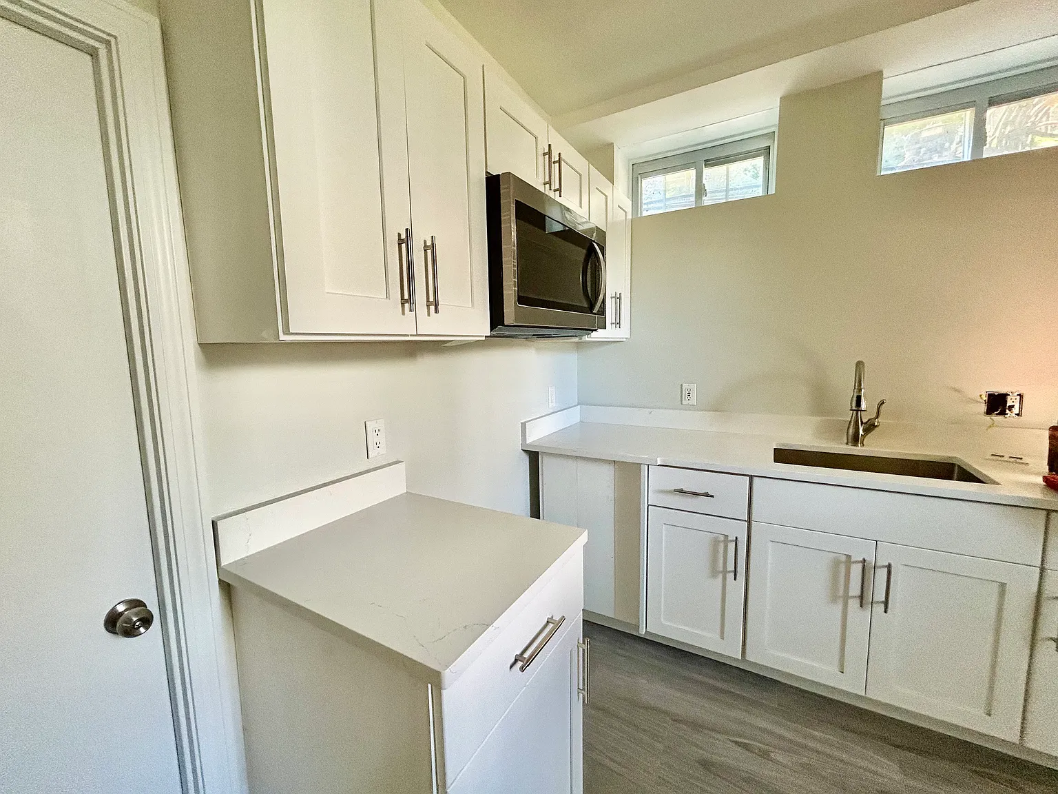 1 bed, 700 sqft, $2,350 — Photo 2