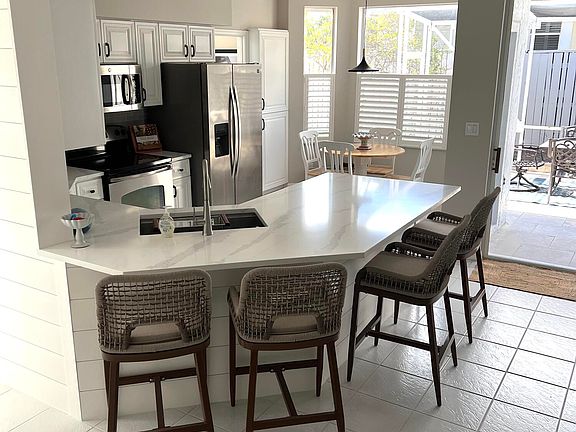 3rd image of 3028 Windward Way