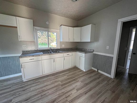 3rd image of 857 N 6th Ave