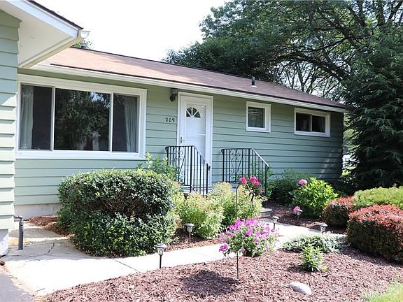 3rd image of 209 Canterbury Dr