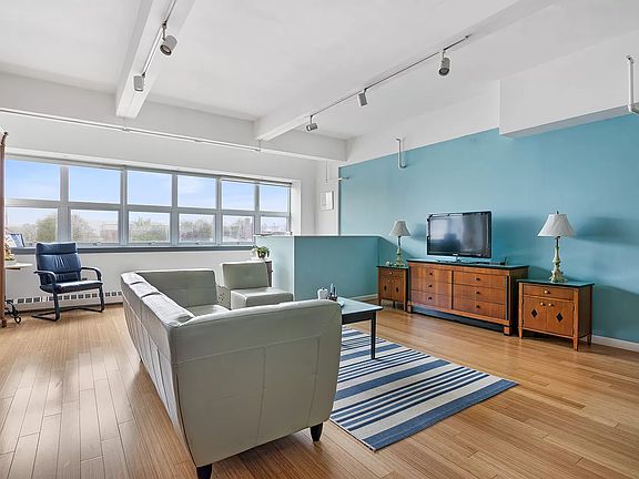 2nd image of 852 Cypress Ave APT 3G