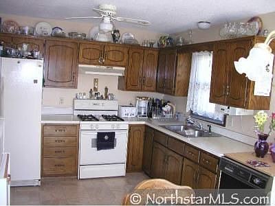3rd image of 816 124th Ln NE