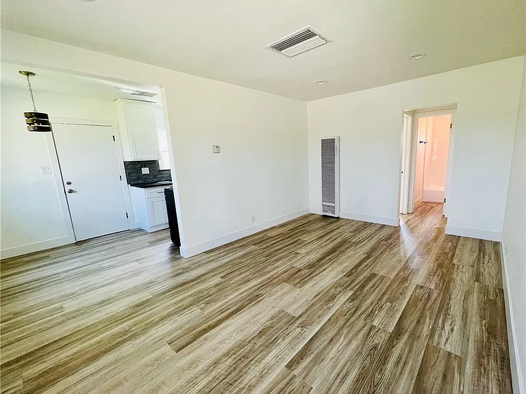 425 Grand Ave — Photo 4
