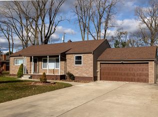 21900 N Tuller Ct, Southfield, MI 48076