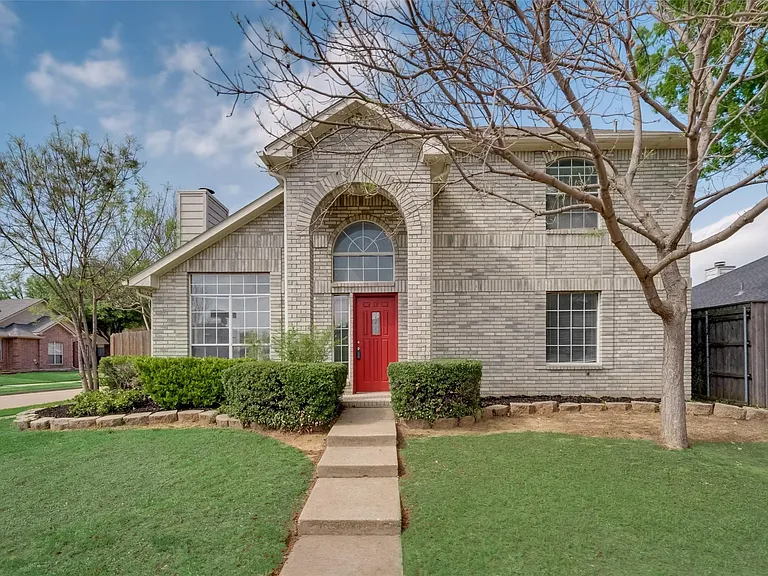 908 Stone Trail Dr — Photo 2