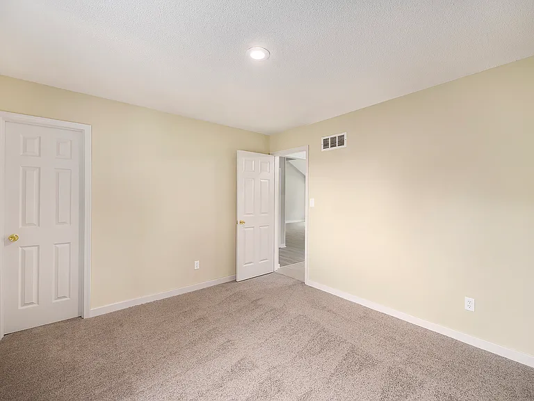 8207 Webster Ave #7 — Photo 12