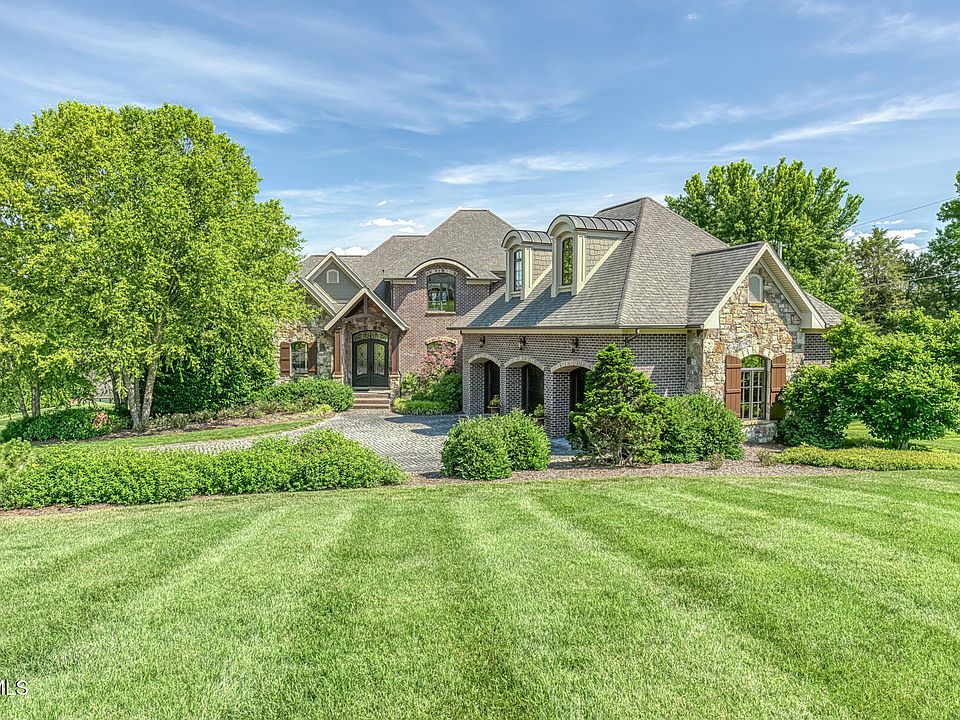 1st image of 625 Lake Dr