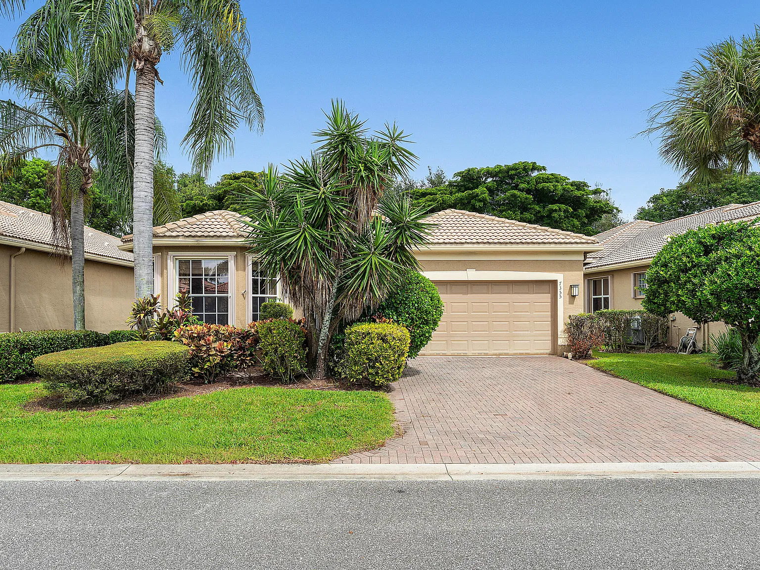 4 bed, 2.5 bath, 2382 sqft, $4,500 — Photo 1