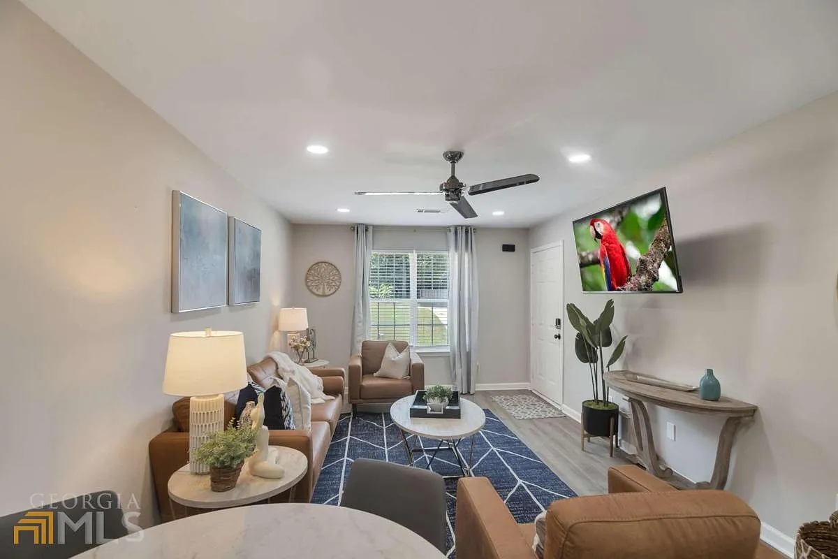 2 bed, 1.0 bath, 100 sqft, $3,100 — Photo 2