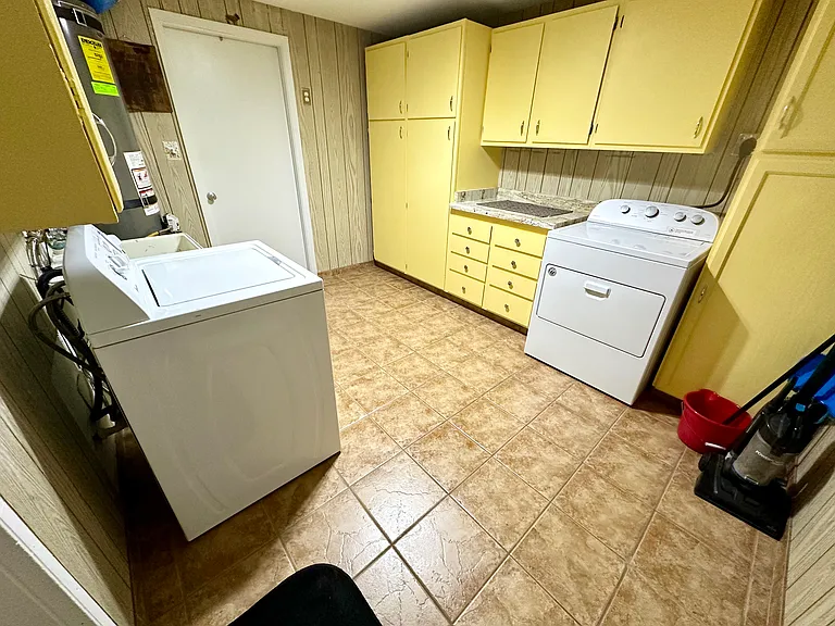 2515 Frances St NE — Photo 9