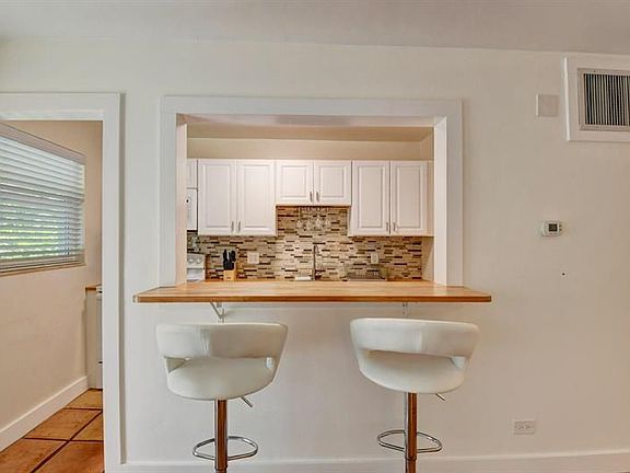 5th image of 414 Seasage Dr APT 5