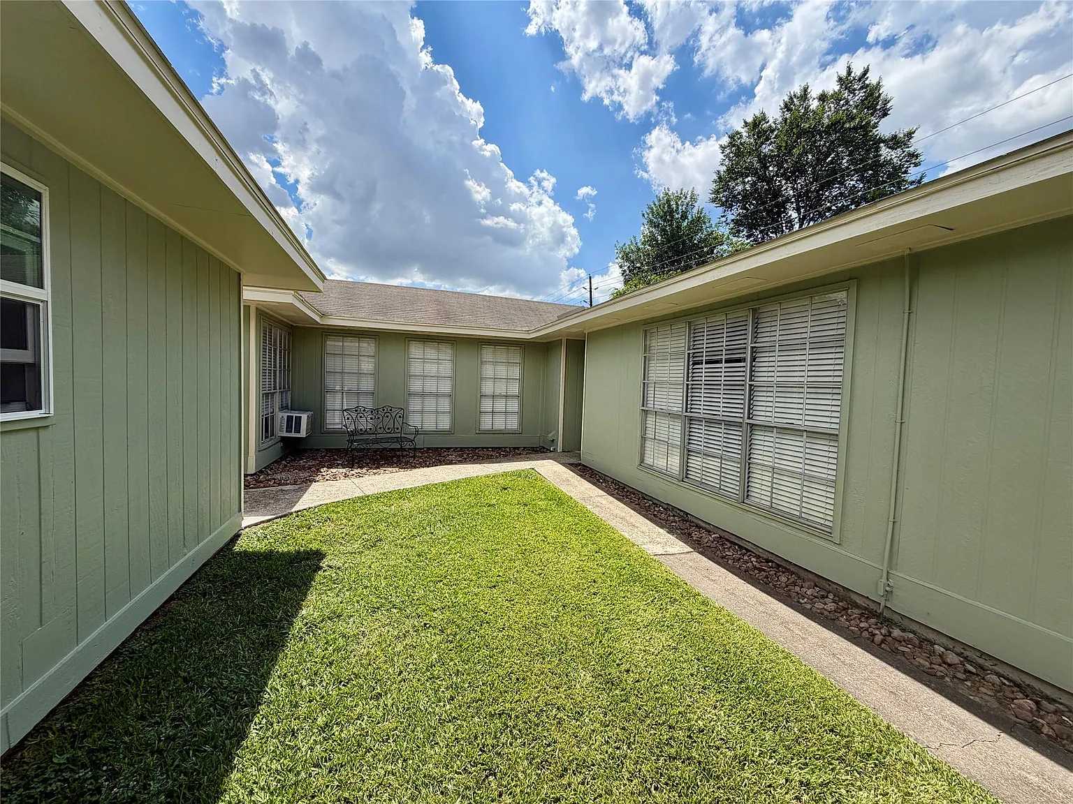 3 bed, 2.0 bath, 1708 sqft, $1,875 — Photo 3