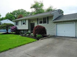 14 Quarry Dr, Wappingers Falls, NY 12590