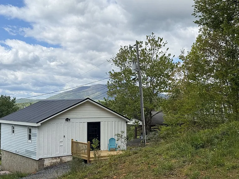 252 Wilcox Dr — Photo 2