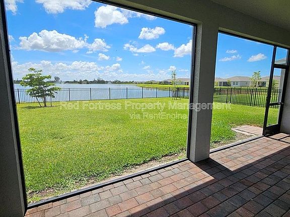 4th image of 623 Parkshore Lake Ave