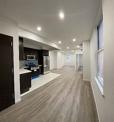 3rd image of 246 Menahan St APT 3
