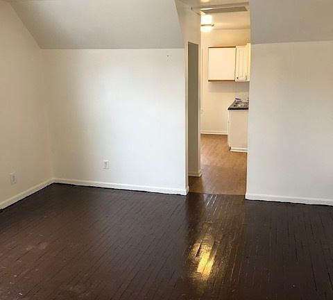 4th image of 507 Woodlawn St SE #2