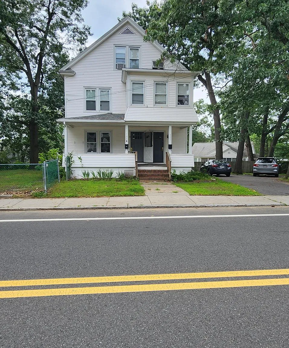 131 College St — Photo 2