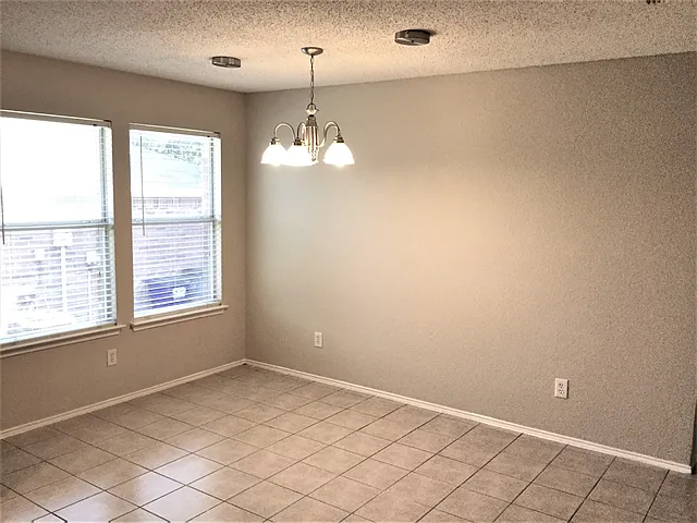 3 bed, 2.0 bath, 1789 sqft, $2,210 — Photo 3