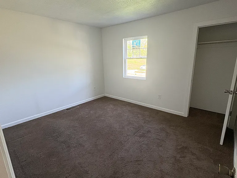 618 W Fairview Ave — Photo 4