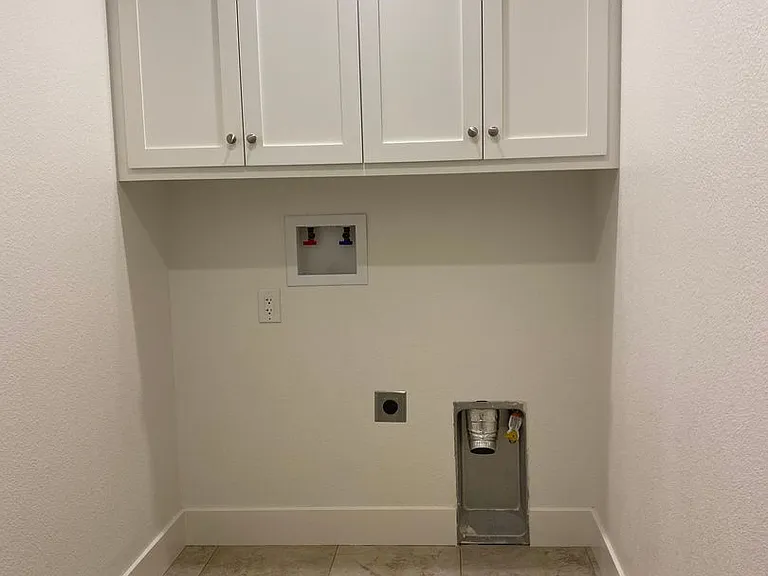 606B West St — Photo 25
