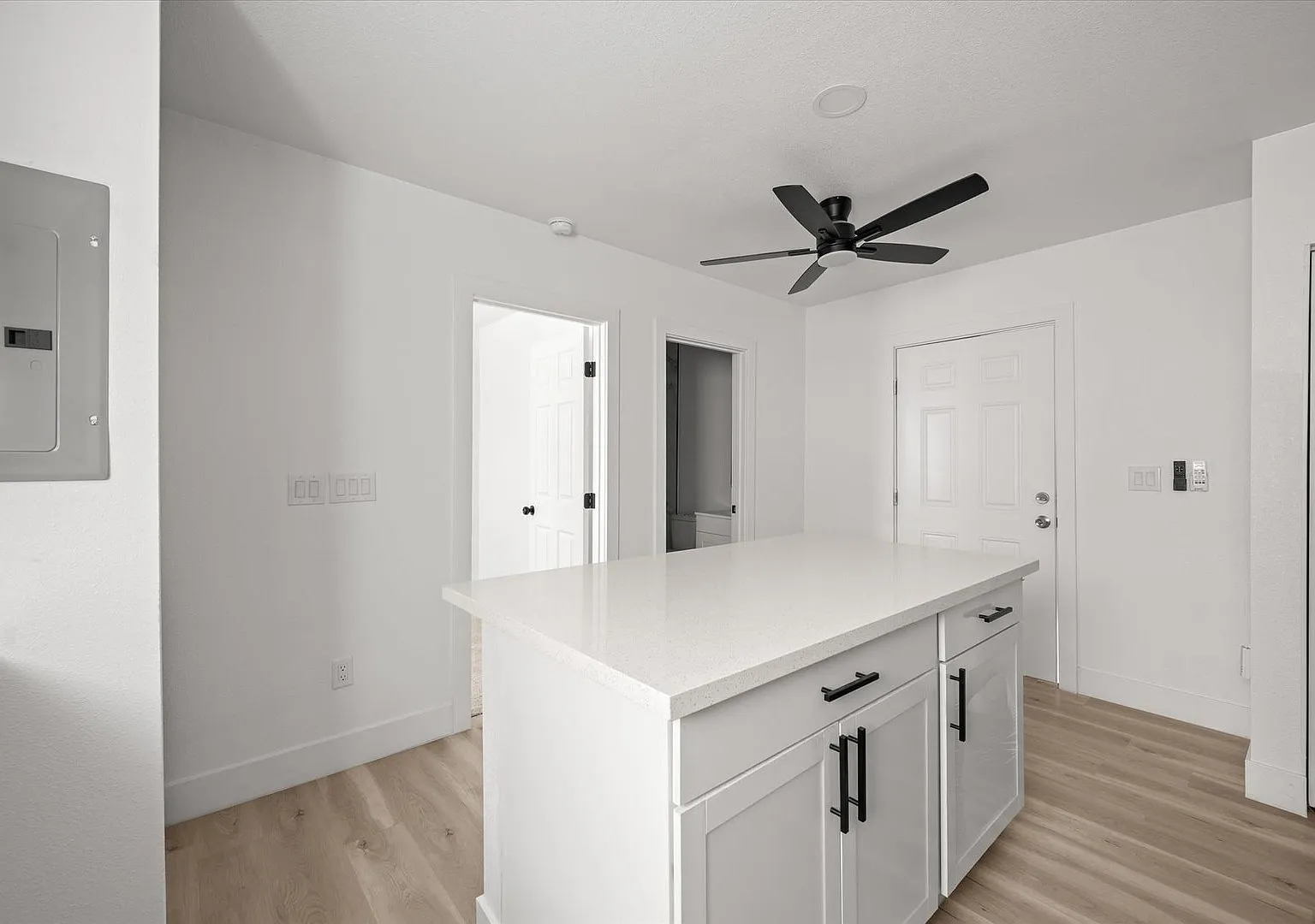 (TG)Tenth St 623 — Photo 4
