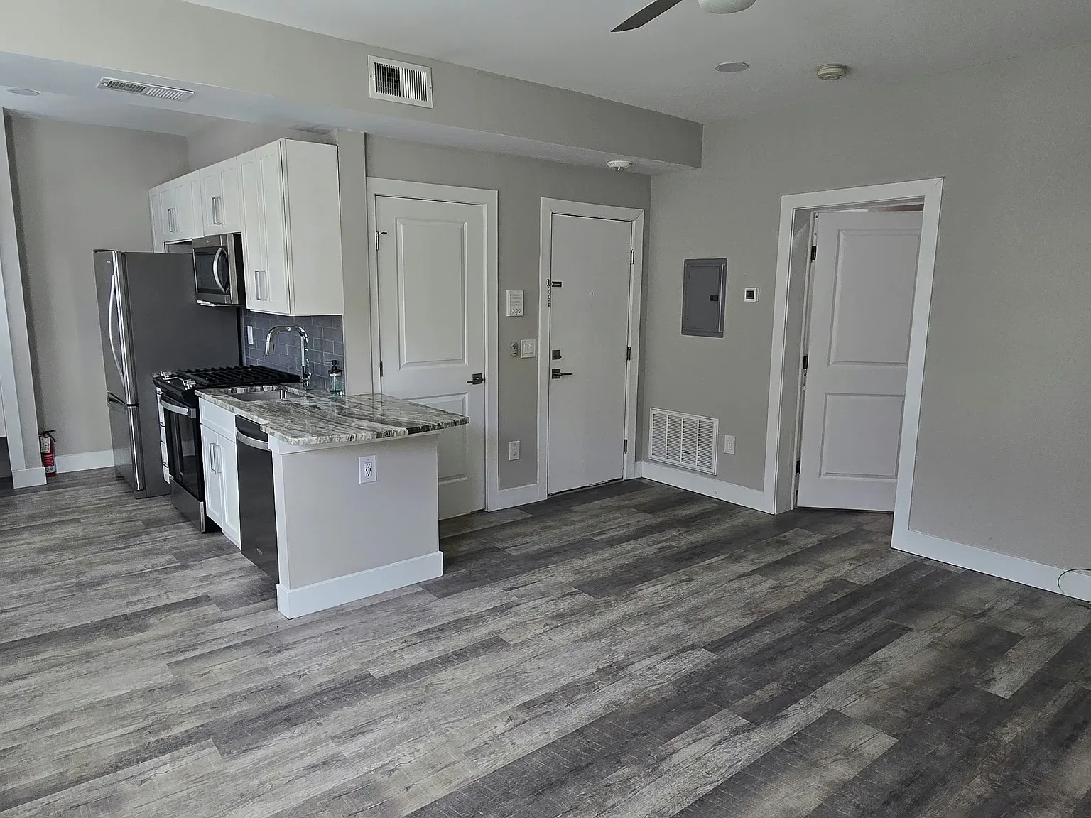 1 bed, 550 sqft, $1,900 — Photo 2