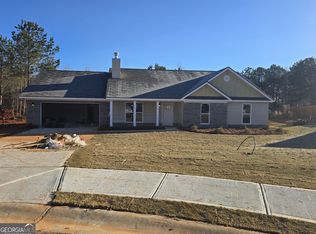 221 Hummingbird Ln, Statham, GA 30666