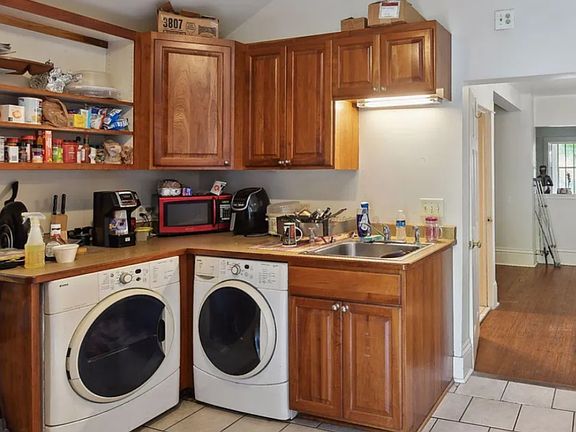 4th image of 2121 Bryant Ave N #1