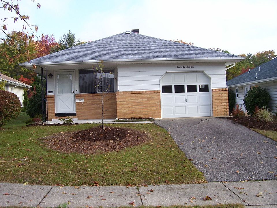 Holiday City Silverton 2265 Mt. Hope Lane front of home