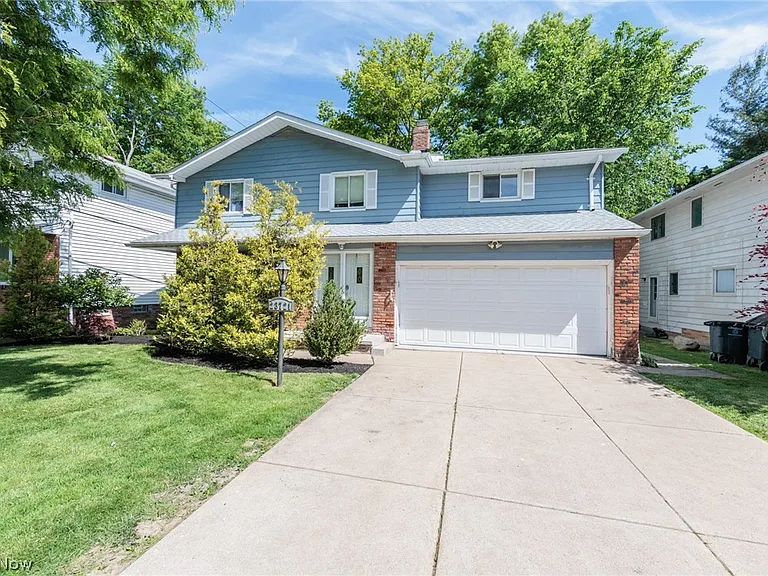 23721 Greenlawn Ave — Photo 1