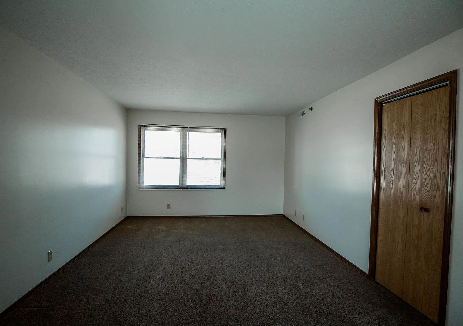 707 S. Golfcrest — Photo 2