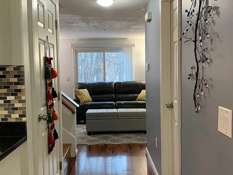 278 Manning St — Photo 3