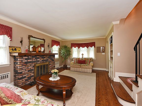 4th image of 53 Emerson Ave