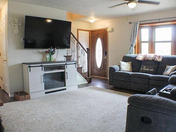 2nd image of 627 6th Ave