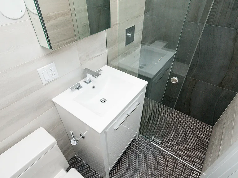240 Boerum St #3 — Photo 10