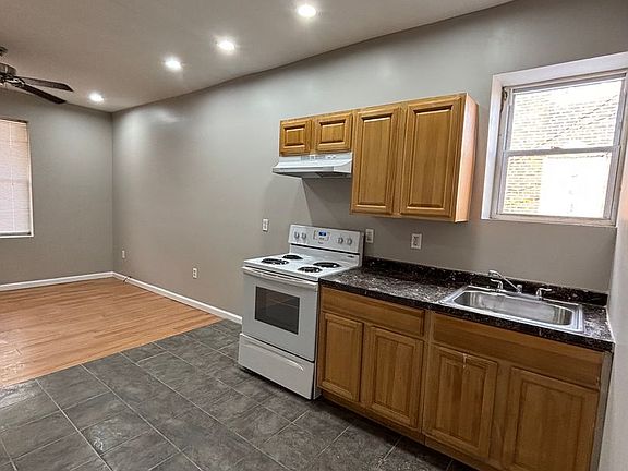 3rd image of 3557 Jasper St Floor 1
