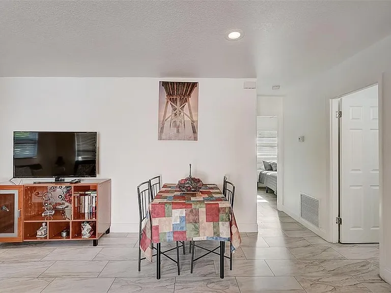 626 S Osprey Ave — Photo 5