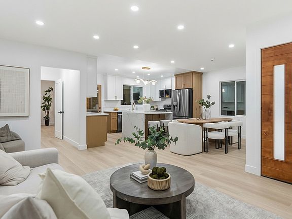 3rd image of 3516 Roxanne Ave