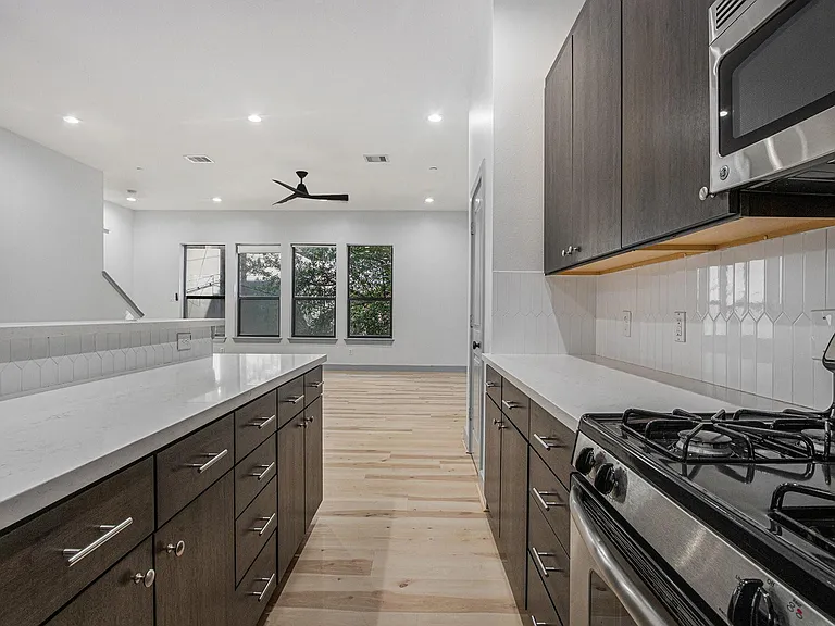 2422 Navigation Blvd #G — Photo 5