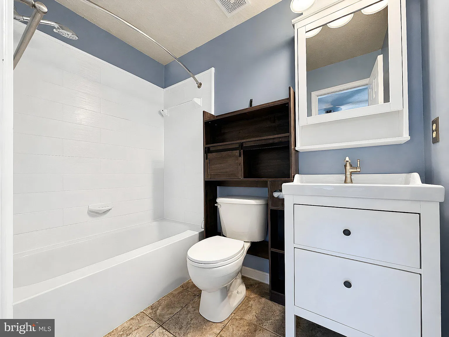 2 bed, 2.5 bath, 1936 sqft, $2,500 — Photo 4