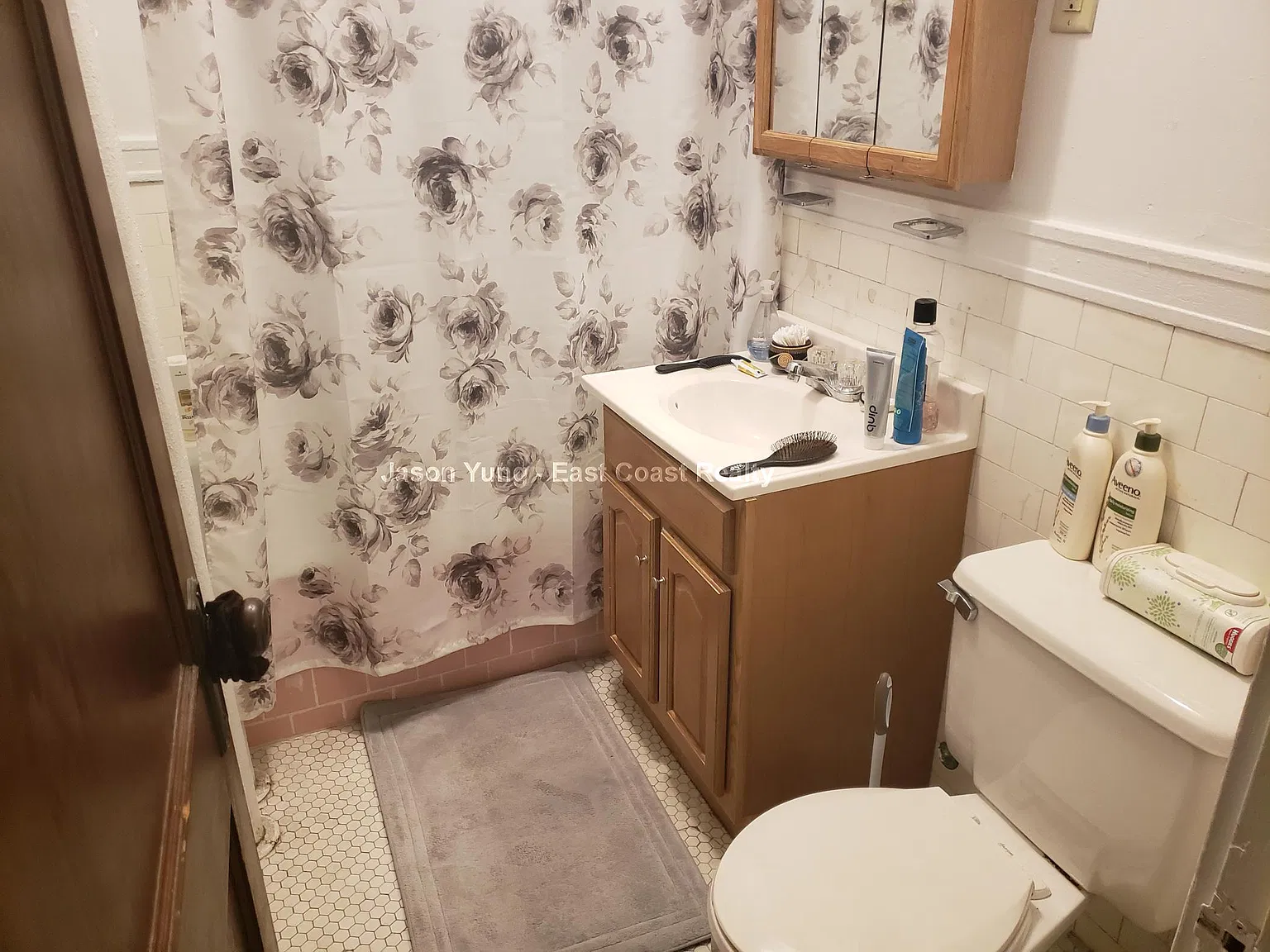 63 Woodstock Ave — Photo 3