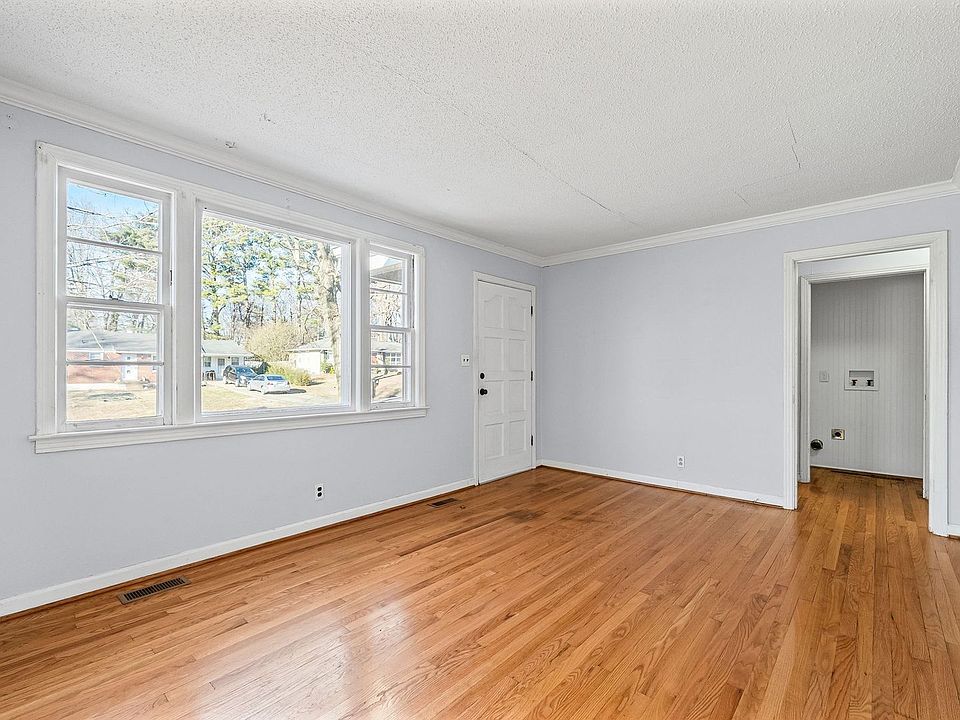 1st image of 2028 Montgomery Pkwy